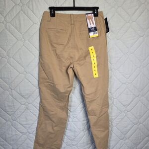 Gap Women's Chino Ankle Pants, Color Khaki, Woman’s Size 6
Brand new